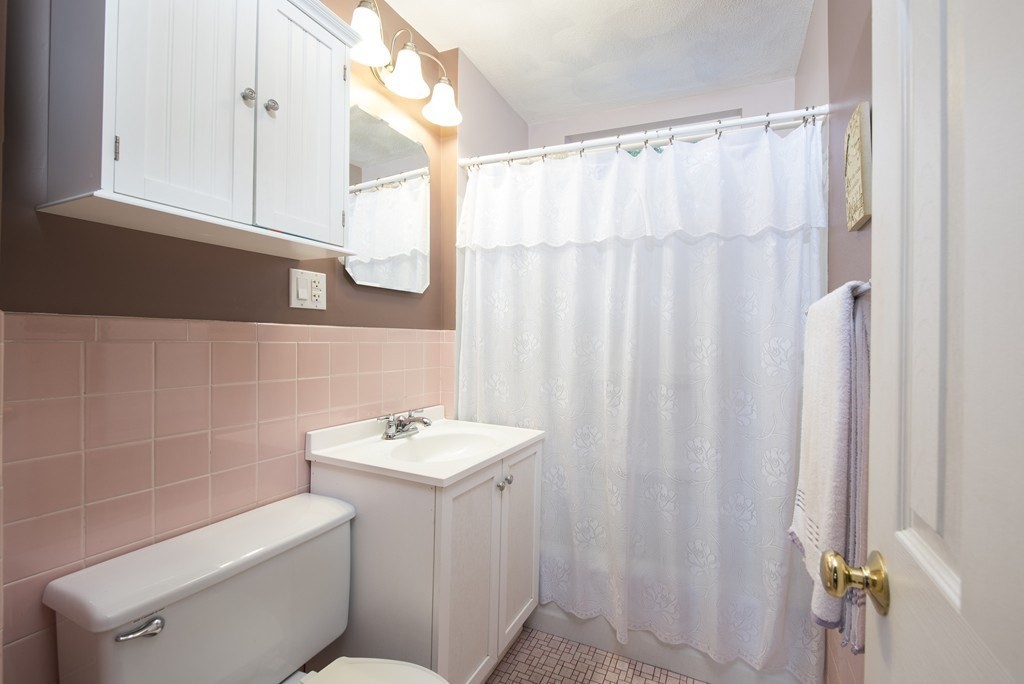 1 bed, 1 bath apartment for rent at 75 Saugus Ave Unit 1, Saugus — photo 8 of 11