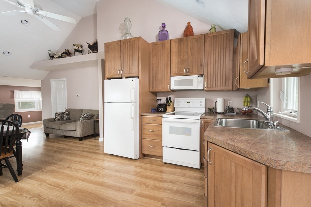1 bed, 1 bath apartment for rent at 75 Saugus Ave Unit 1, Saugus — photo 2 of 11