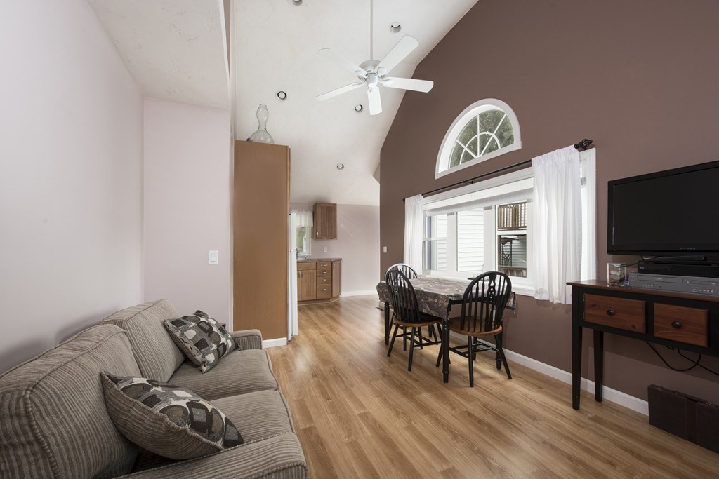 1 bed, 1 bath apartment for rent at 75 Saugus Ave Unit 1, Saugus — photo 4 of 11