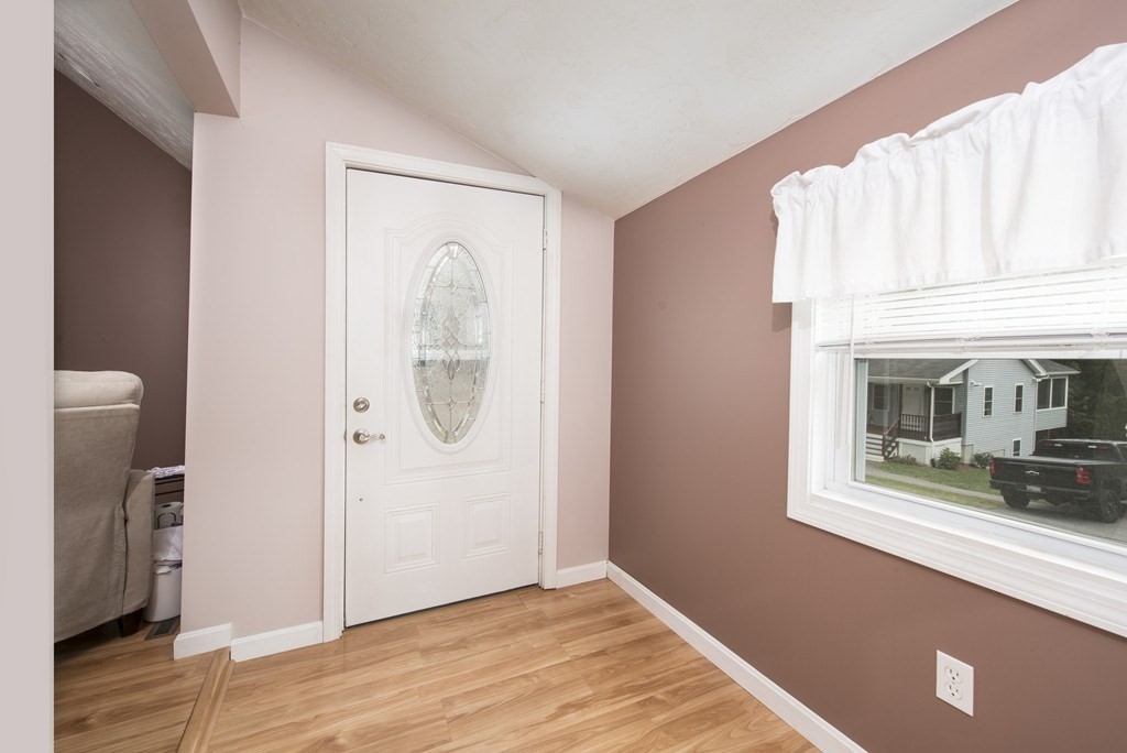 1 bed, 1 bath apartment for rent at 75 Saugus Ave Unit 1, Saugus — photo 5 of 11