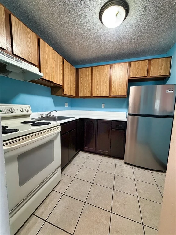 2 bed, 1 bath apartment for rent at 75 Scotch Pond Pl Unit 32, Quincy — photo 2 of 11