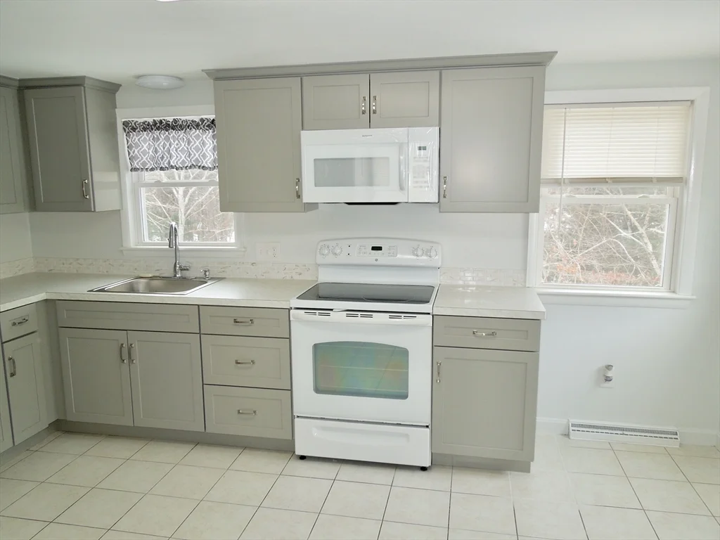 2 bed, 1 bath apartment for rent at 75 Seven Hills Rd, Plymouth — photo 2 of 9