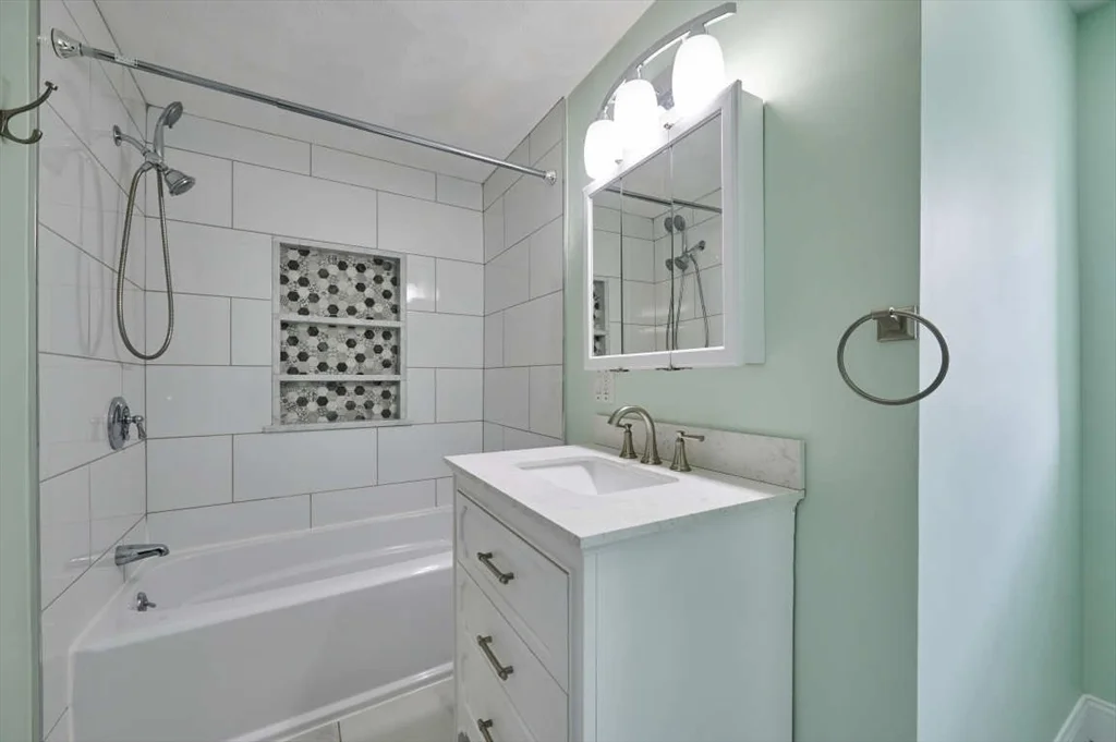 2 bed, 1 bath apartment for rent at 75 Summer St Unit 3, Glenwood — photo 11 of 11