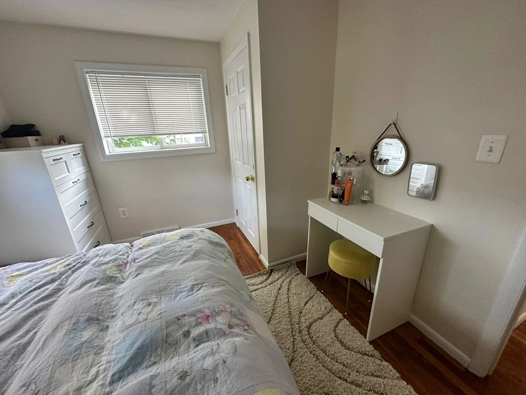 2 bed, 1 bath apartment for rent at 75 Thingvalla Ave Unit 75, Belmont — photo 3 of 10