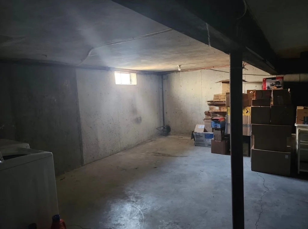 2 bed, 1 bath apartment for rent at 75 Thingvalla Ave Unit 75, Belmont — photo 9 of 10