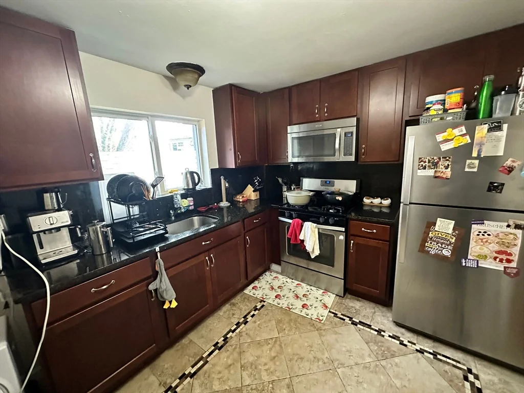 2 bed, 1 bath apartment for rent at 75 Thingvalla Ave Unit 75, Belmont — photo 4 of 10