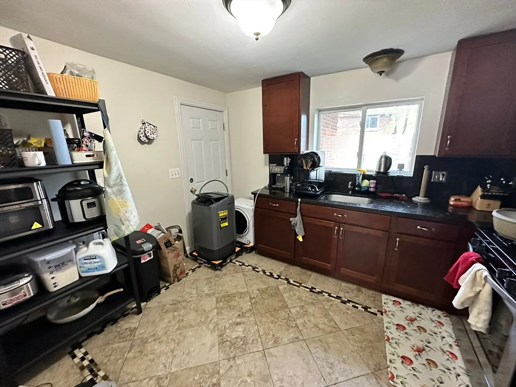2 bed, 1 bath apartment for rent at 75 Thingvalla Ave Unit 75, Belmont — photo 8 of 10