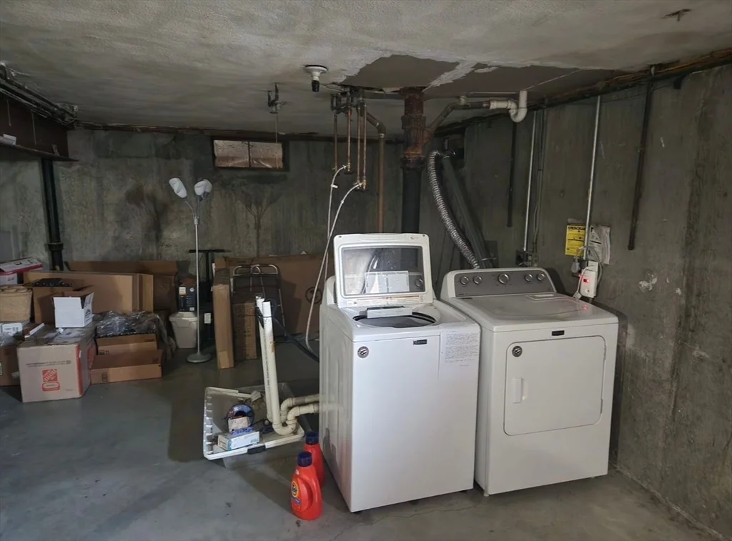 2 bed, 1 bath apartment for rent at 75 Thingvalla Ave Unit 75, Belmont — photo 10 of 10