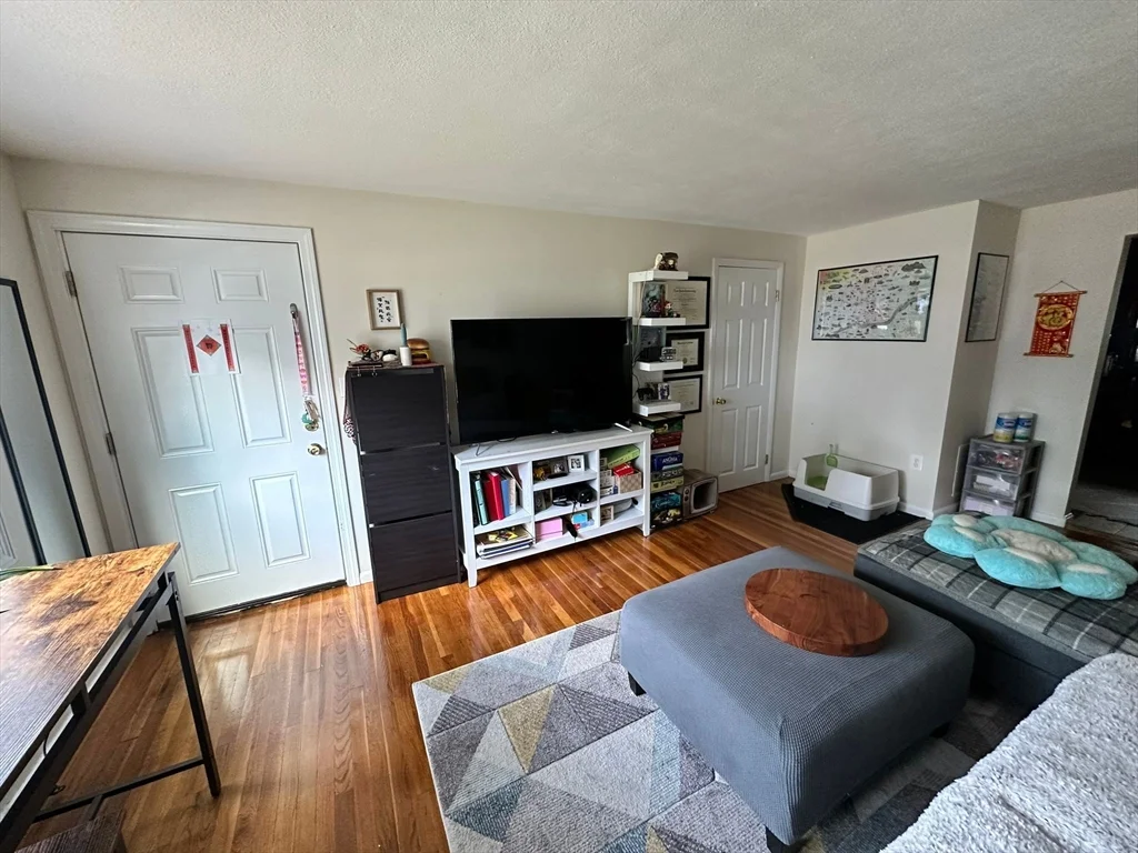 2 bed, 1 bath apartment for rent at 75 Thingvalla Ave Unit 75, Belmont — photo 5 of 10