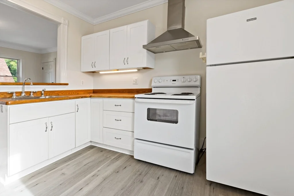 2 bed, 1 bath apartment for rent at 75 Washington Unit 2, Taunton — photo 3 of 16