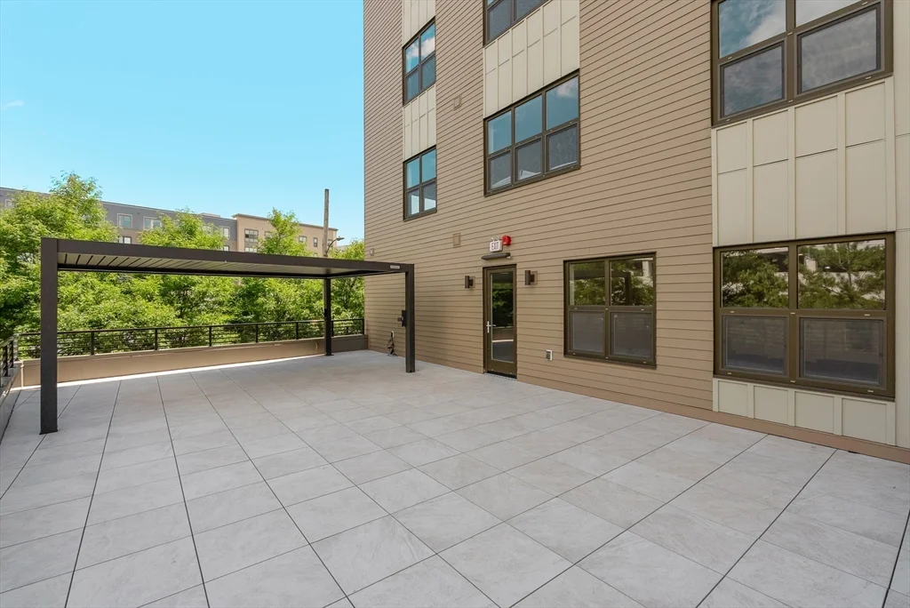 1 bed, 1 bath apartment for rent at 75 Willow Ct Unit 406, Dorchester — photo 8 of 21