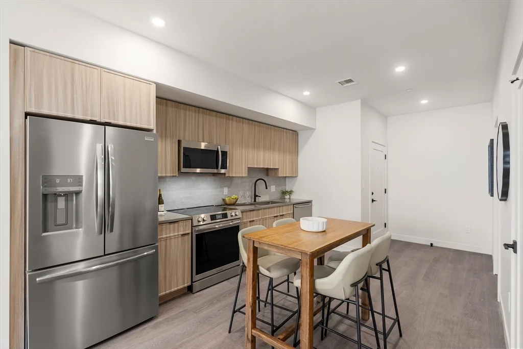 2 bed, 1 bath apartment for rent at 75 Willow Ct Unit 411, Dorchester — photo 3 of 23