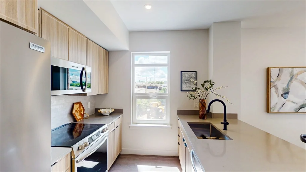 1 bed, 1 bath apartment for rent at 75 Willow Ct Unit 613, Dorchester — photo 3 of 21