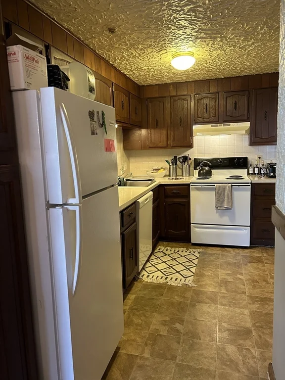 1 bed, 1 bath apartment for rent at 75 Winthrop St Unit 11, Everett — photo 1 of 8