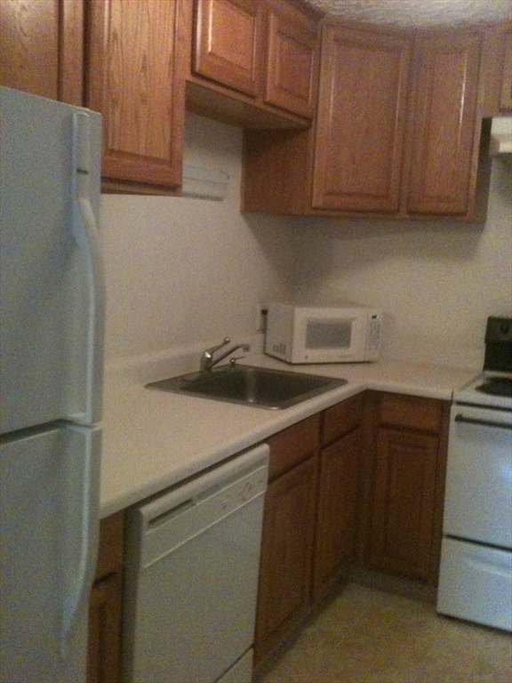 1 bed, 1 bath apartment for rent at 75 Winthrop St Unit 22, Everett — photo 1 of 10