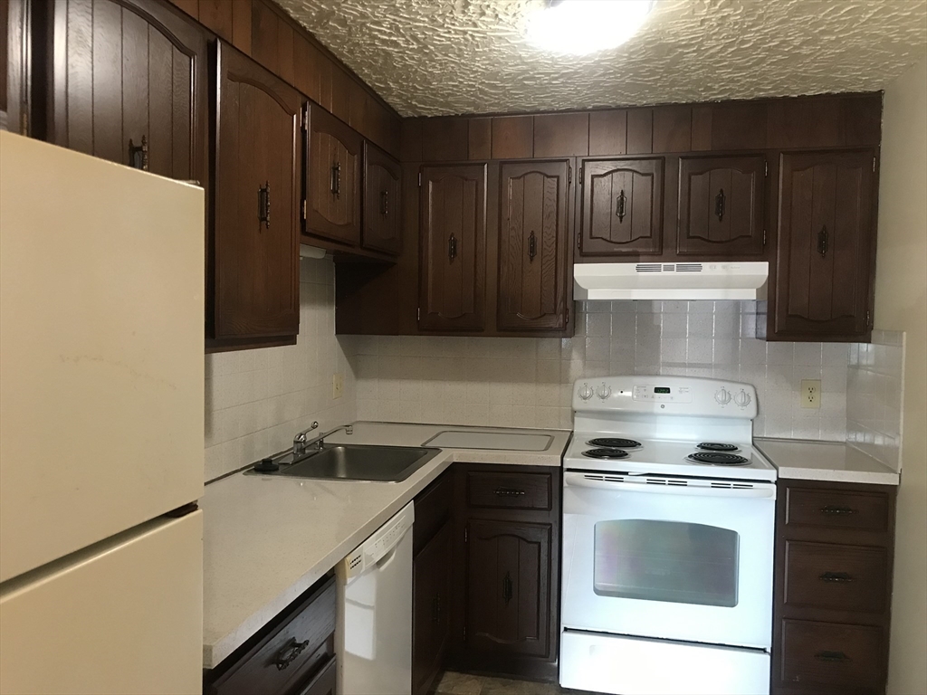 1 bed, 1 bath apartment for rent at 75 Winthrop St Unit 36, Everett — photo 1 of 9