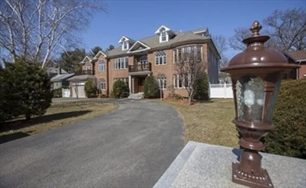 6 bed, 4+ bath apartment for rent at 75 Woodfall Rd, Belmont — photo 20 of 20