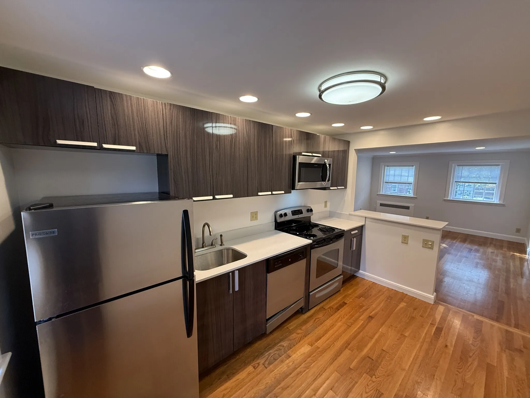 2 bed, 1 bath apartment for rent at 75 Wyman St Unit 3, Waban — photo 4 of 17