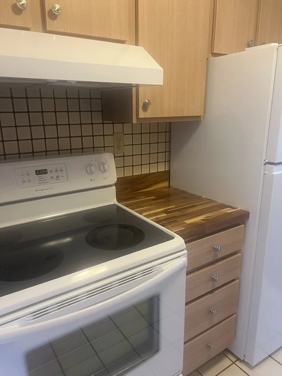 2 bed, 1 bath apartment for rent at 750 Davol St Unit 221, Fall River — photo 11 of 21