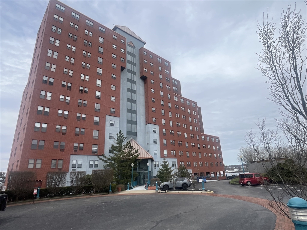 2 bed, 1 bath apartment for rent at 750 Davol St Unit 324, Fall River — photo 1 of 18