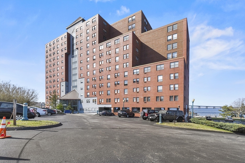 2 bed, 1 bath apartment for rent at 750 Davol St Unit 624, Fall River — photo 1 of 11