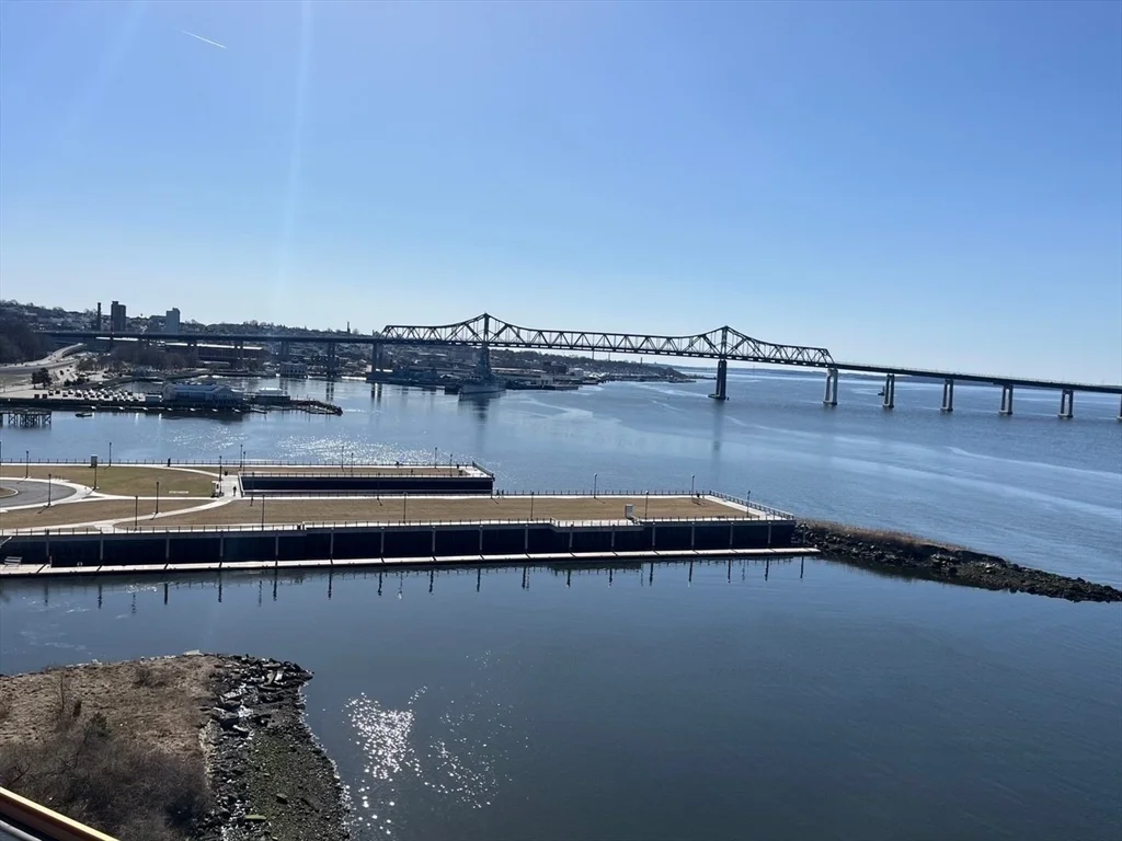 2 bed, 2 bath apartment for rent at 750 Davol St Unit 814, Fall River — photo 3 of 13