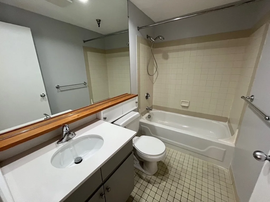 2 bed, 2 bath apartment for rent at 750 Davol St Unit 814, Fall River — photo 5 of 13