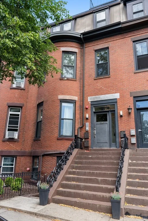 2 bed, 2 bath apartment for rent at 750 E 4th St Unit 2, South Boston — photo 16 of 19