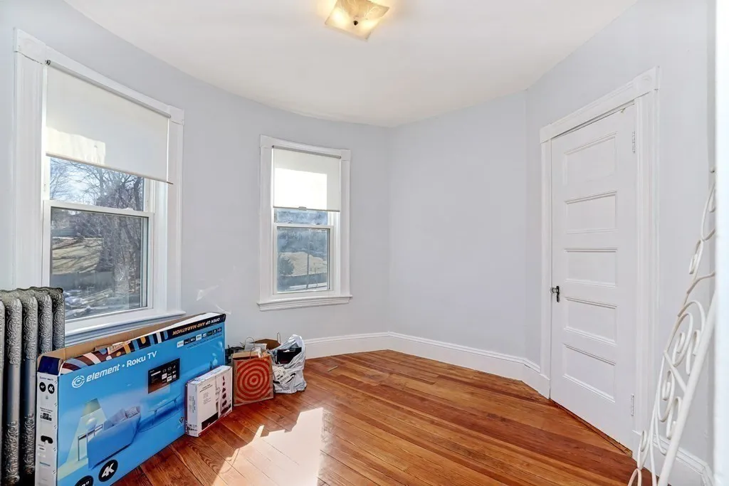 4 bed, 1 bath apartment for rent at 753 Boylston St Unit 2, Chestnut Hill — photo 10 of 33