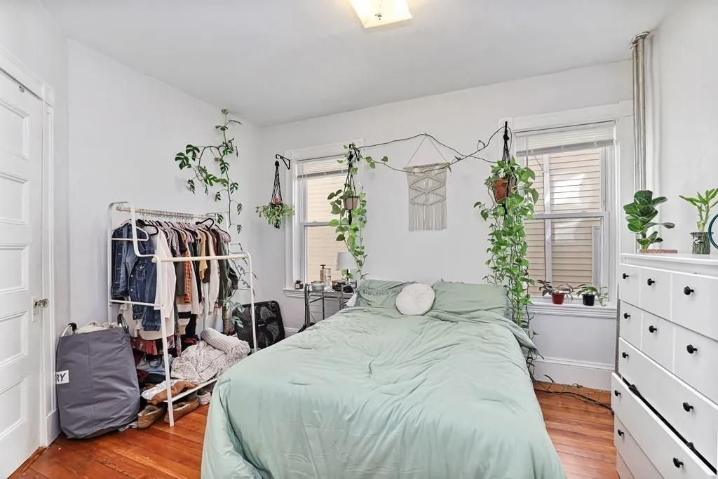 4 bed, 1 bath apartment for rent at 753 Boylston St Unit 2, Chestnut Hill — photo 6 of 33