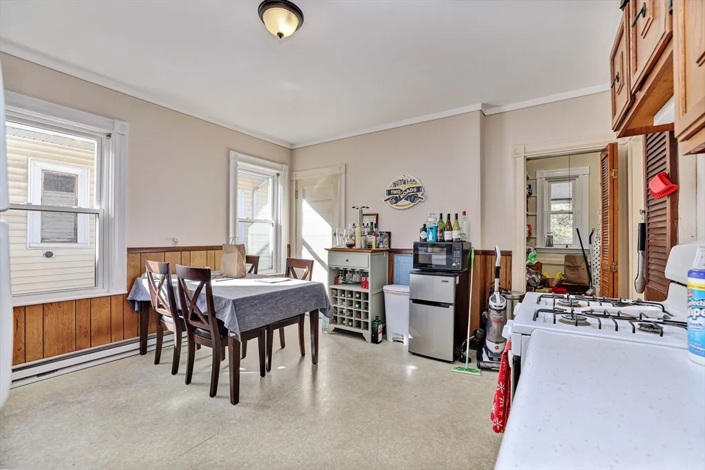 4 bed, 1 bath apartment for rent at 753 Boylston St Unit 3, Chestnut Hill — photo 3 of 14