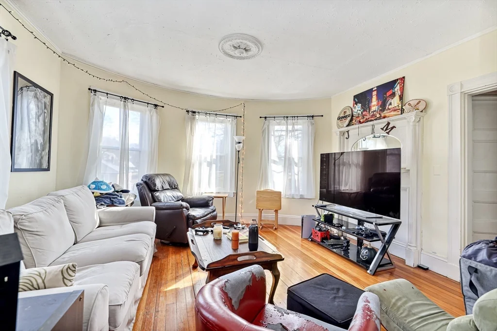 4 bed, 1 bath apartment for rent at 753 Boylston St Unit 3, Chestnut Hill — photo 10 of 14