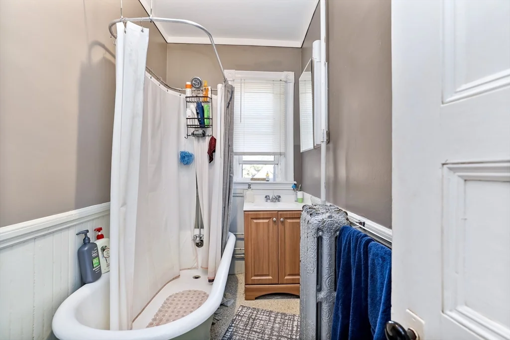 4 bed, 1 bath apartment for rent at 753 Boylston St Unit 3, Chestnut Hill — photo 5 of 14