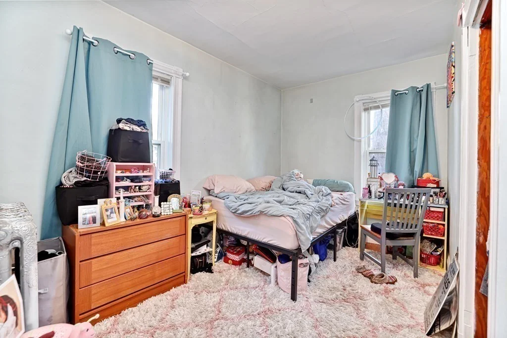 3 bed, 1 bath apartment for rent at 753 Boylston Unit 1, Chestnut Hill — photo 3 of 14