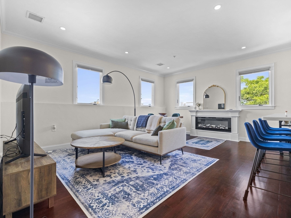 2 bed, 2 bath apartment for rent at 753 East Broadway Unit 2, South Boston — photo 6 of 20