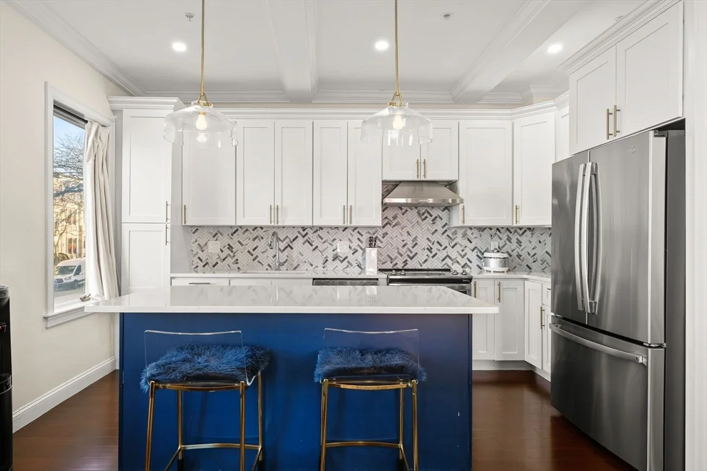 2 bed, 2 bath apartment for rent at 753 East Broadway Unit 2A, South Boston — photo 2 of 17