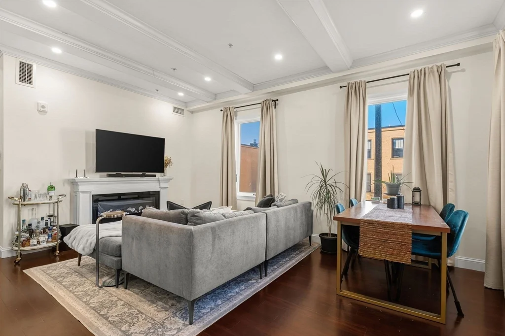 2 bed, 2 bath apartment for rent at 753 East Broadway Unit 2A, South Boston — photo 4 of 17