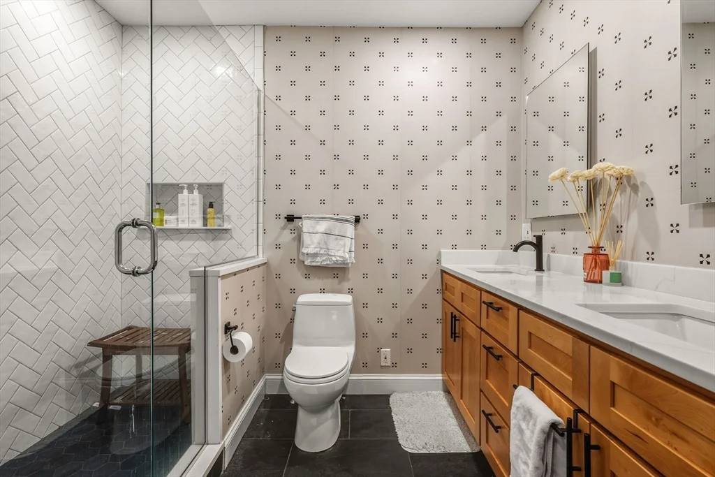 2 bed, 2 bath apartment for rent at 753 East Broadway Unit 2A, South Boston — photo 10 of 17