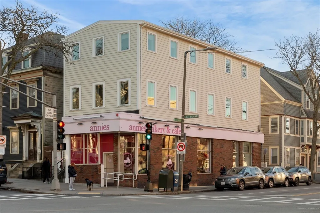 3 bed, 2 bath apartment for rent at 753 E Broadway Unit B, South Boston — photo 16 of 17