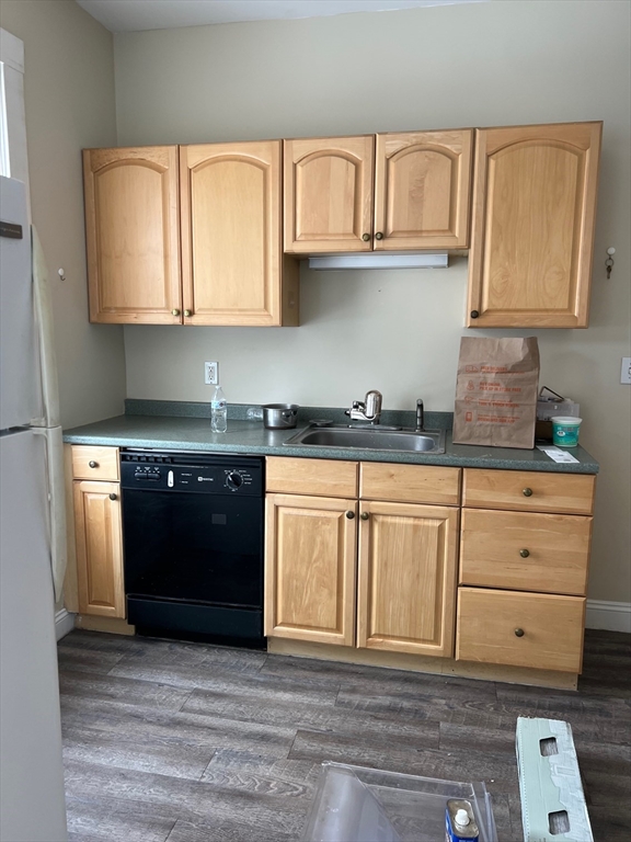 3 bed, 2 bath apartment for rent at 754 Hancock Unit 3, Quincy — photo 1 of 14