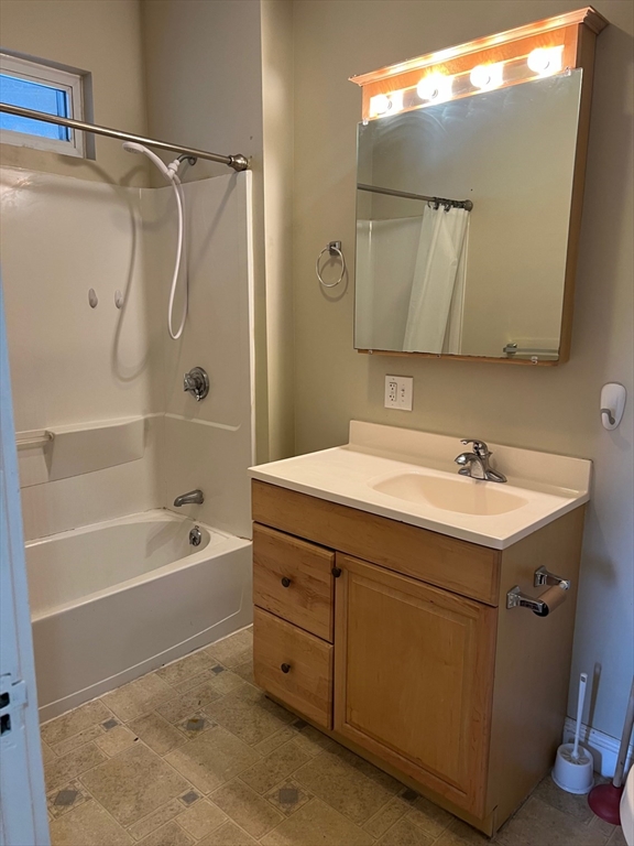3 bed, 2 bath apartment for rent at 754 Hancock Unit 3, Quincy — photo 14 of 14