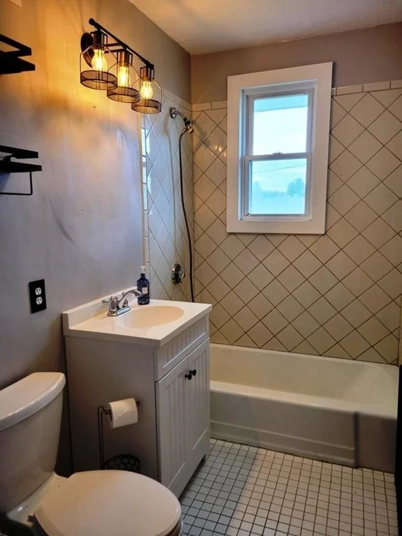 1 bed, 1 bath apartment for rent at 755 Franklin St Unit 2, Worcester — photo 9 of 17