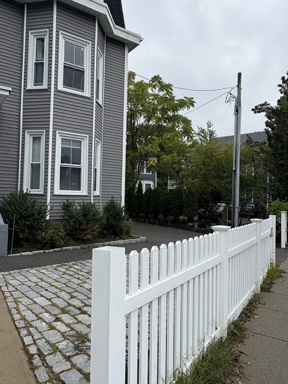 Studio bed apartment for rent at 755 Somerville Ave Unit Parking, Spring Hill — photo 3 of 4