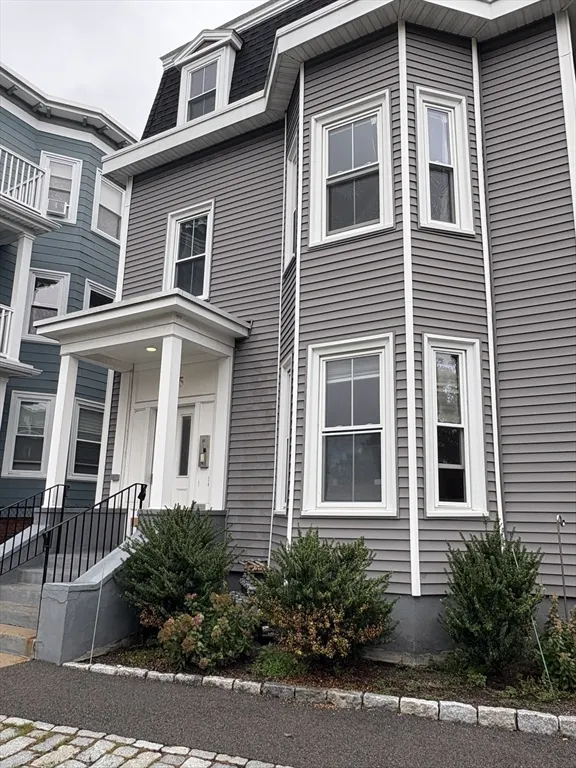 Studio bed apartment for rent at 755 Somerville Ave Unit Parking, Spring Hill — photo 1 of 4