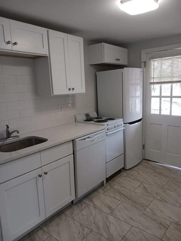 1 bed, 1 bath apartment for rent at 755 Webster St Unit 2, Marshfield