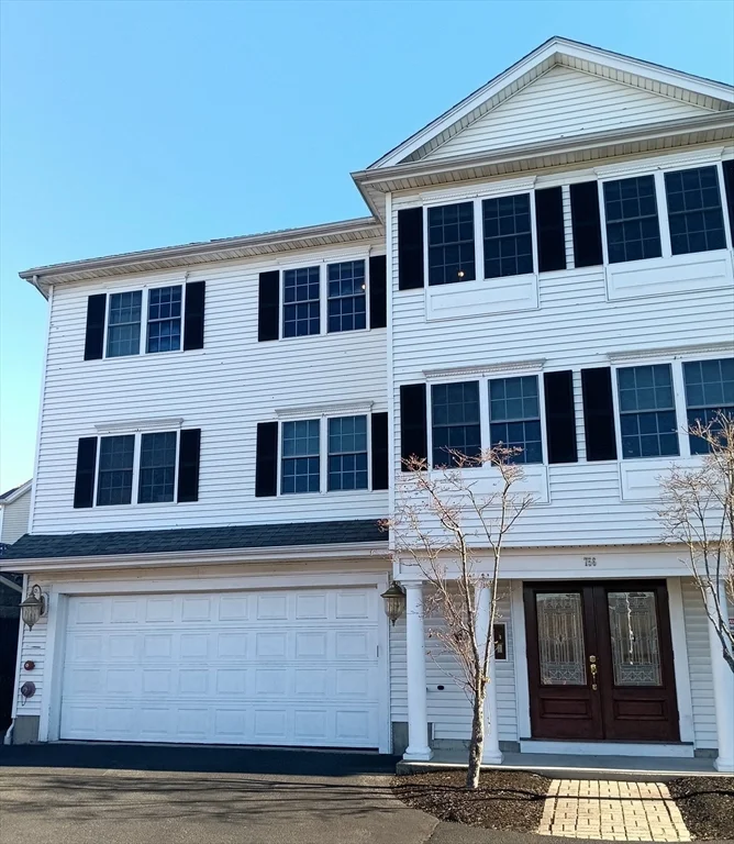 2 bed, 1 bath apartment for rent at 756 Moody St Unit A, Waltham — photo 1 of 9