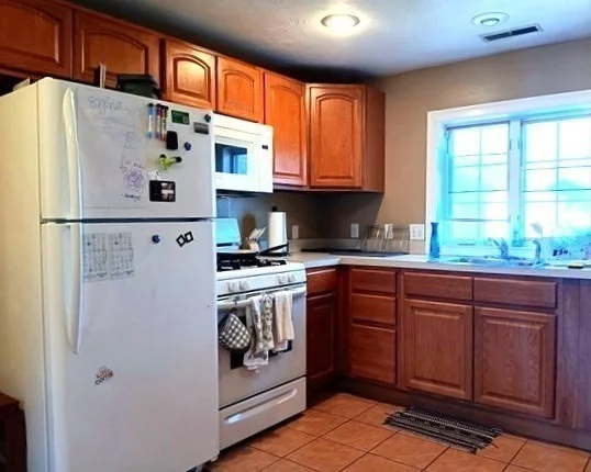 2 bed, 1 bath apartment for rent at 756 Moody St Unit A, Waltham — photo 6 of 9