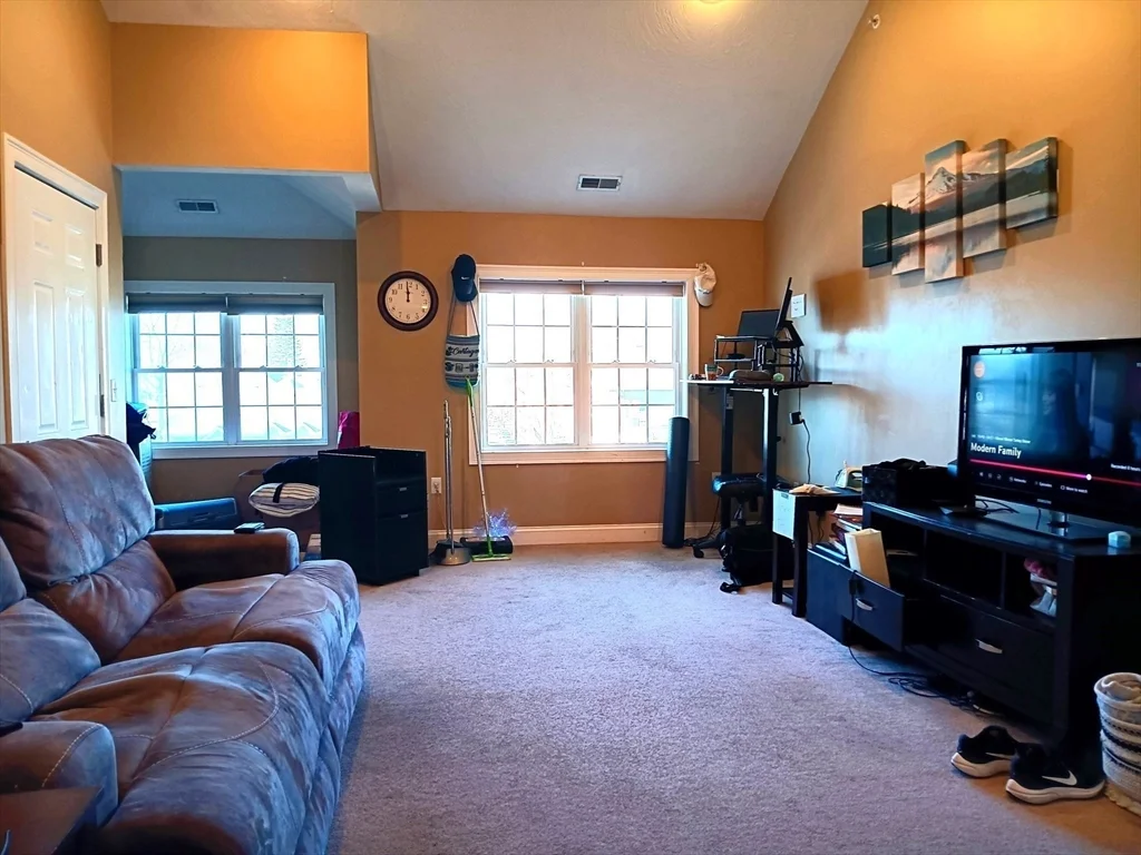 2 bed, 1 bath apartment for rent at 756 Moody St Unit A, Waltham — photo 2 of 9