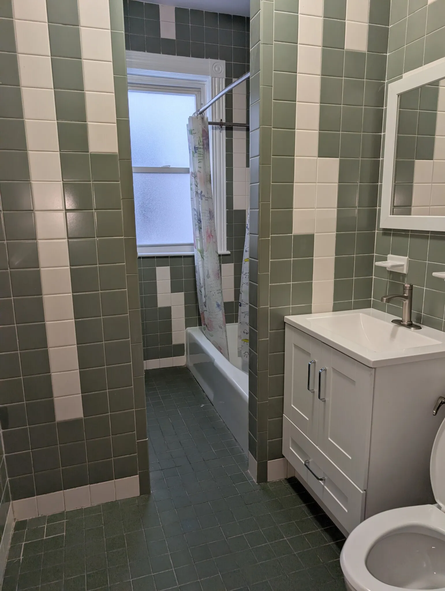 3 bed, 1.5 bath apartment for rent at 759 Boylston St Unit 2, Chestnut Hill — photo 4 of 8