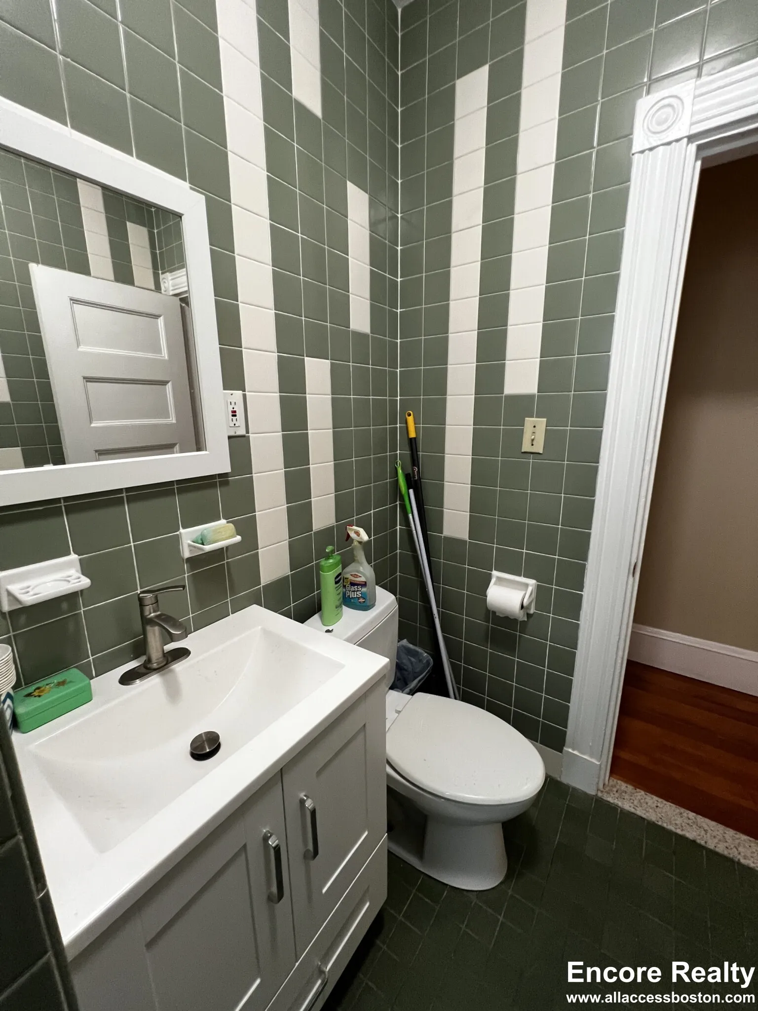 3 bed, 1 bath apartment for rent at 759 Boylston St Unit 2a, Chestnut Hill — photo 17 of 20